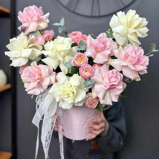 Французские розы в шляпной коробке