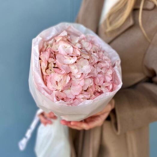 Букет из розовой гортензии