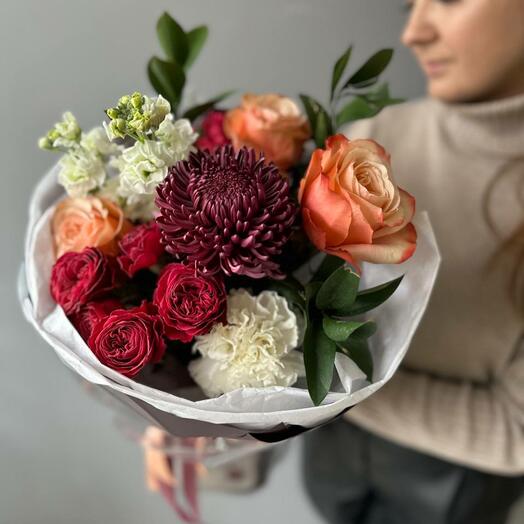 Букет из хризантемы Бигуди и чайных роз Прованс