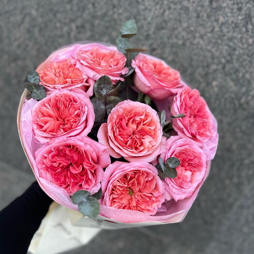Букет из 9 роз 🌷 «Пинк экспрешн» с эвкалиптом
