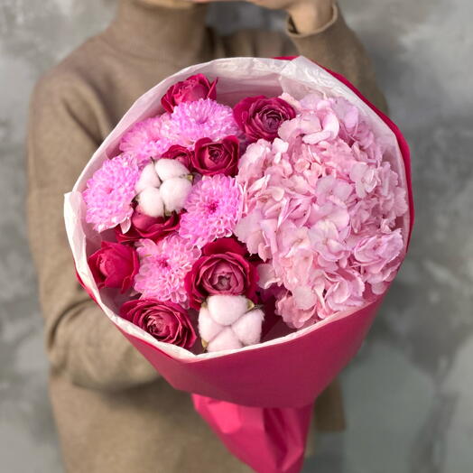 Малиновое варенье💕 Букет из розовых кустовых роз, необычной хризантемы, гортензии💕