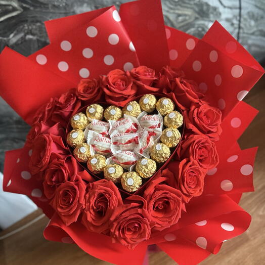 Букет из конфет и роз