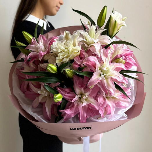 Букет "7 пионовидных лилий"