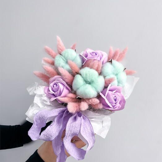 Композиция из мыльных роз и сухоцветов "Нежный вальс"