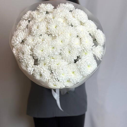 Воздушный букет из 11 белых хризантем