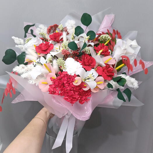 Букет с красными розами