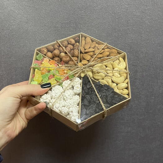 Набор из Орехов и сухофруктов маме