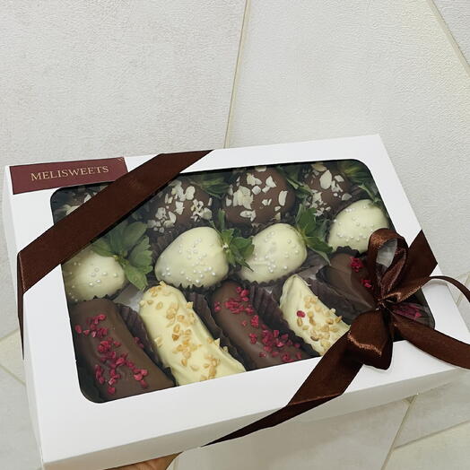 Набор клубники и банана в шоколаде