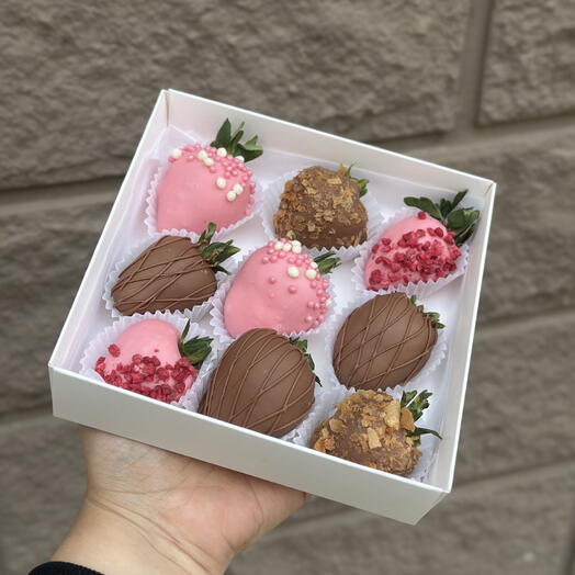 9 клубник в бельгийском шоколаде, для самой сладкой 🍓