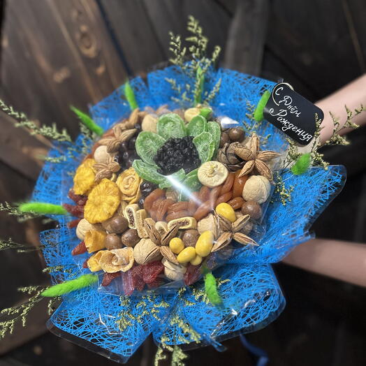 Букет из сухофруктов и орехов