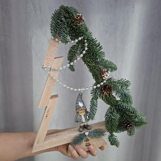 Ёлочка из нобилиса с гномиком