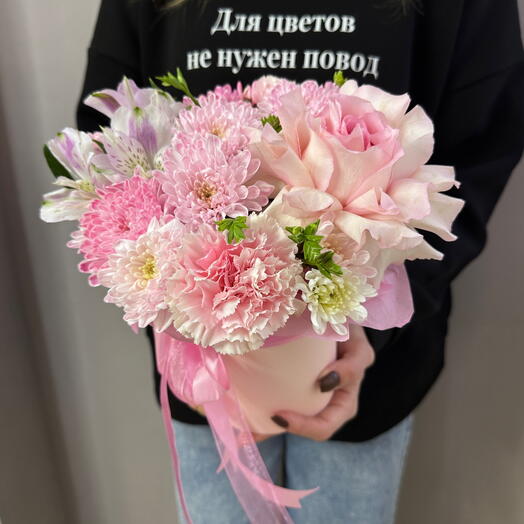 Нежная коробка с розой, альстромерией и хризантемой