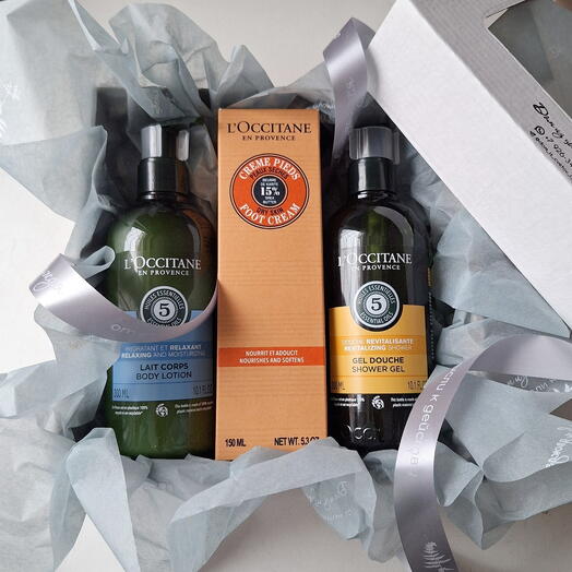 Косметический набор Loccitane. Крем для ног, гель для душа и лосьон для тела