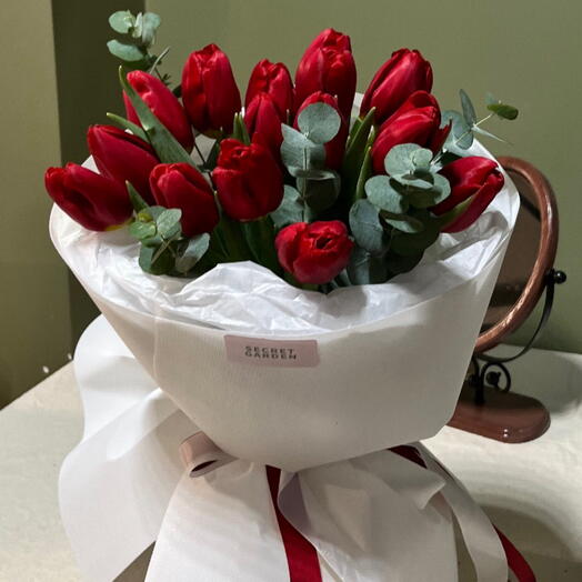 Красные тюльпаны