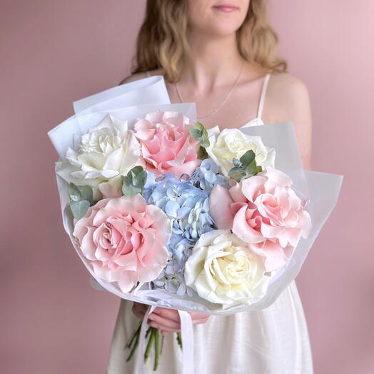 🌷Нежный букет белые и розовые французские розы, голубая гортензия и эвкалипт