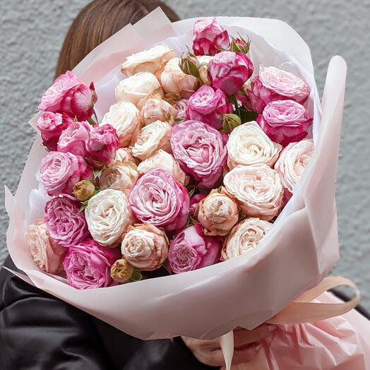 A bouquet of spray roses Bombastiki