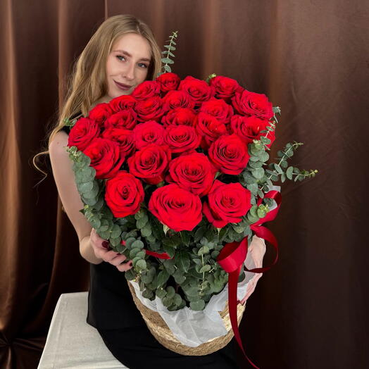 Голландские розы в кашпо