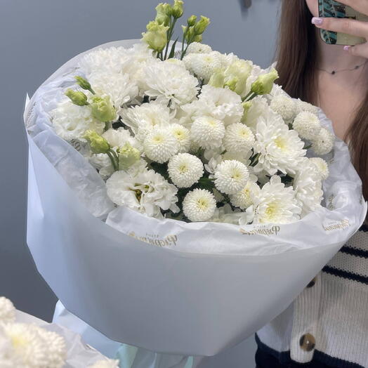 Сборный букет с эустомами