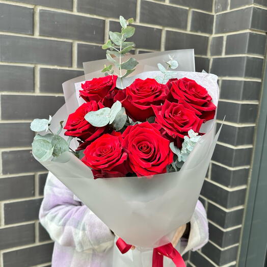 7 красных роз в оформлении ♥️