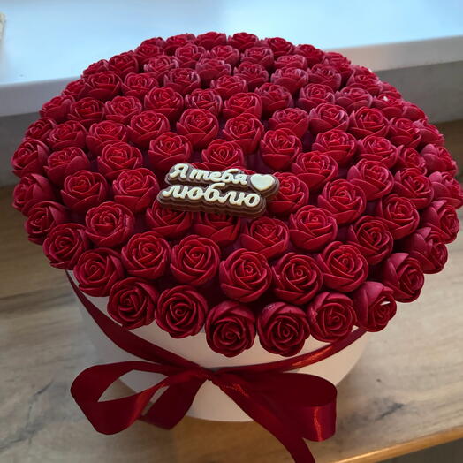 101 красная роза из шоколада