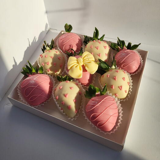 Клубника в шоколаде "Для самой романтичной"+подарок от Vivienne Sabo  - румяна MACARON