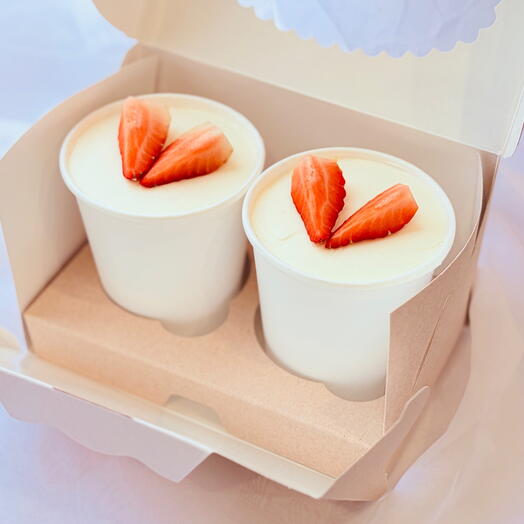 Набор "Cake to go" с клубникой на 8 марта