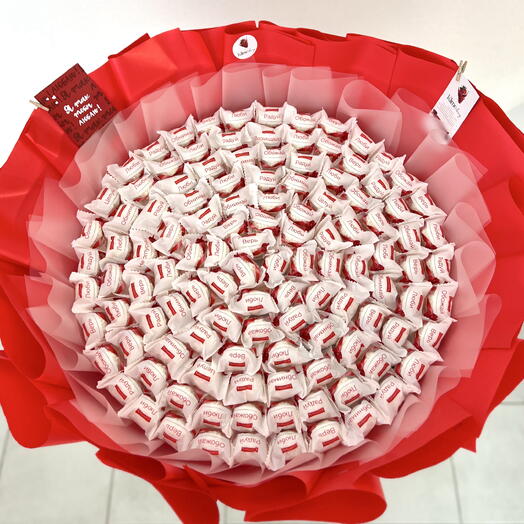 Огромный букет из 101 конфет Raffaello любимой девушке/жене