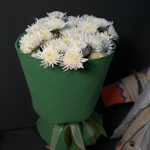 Букет из 13 кустовых хризантем