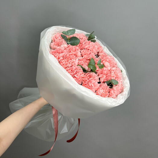 Розовый диантусы с эвкалиптом
