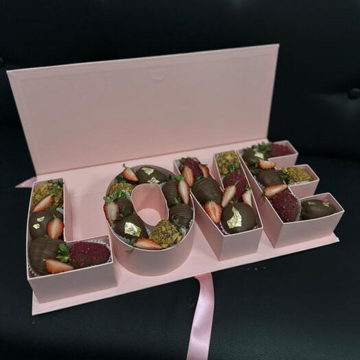 LOVE клубника в шоколаде lv