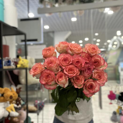 19 розовых роз
