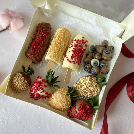 Ассорти бананы, голубика и клубника в шоколаде 🎀🤍