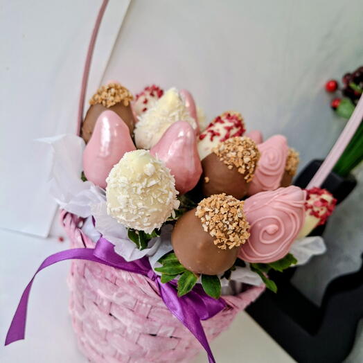 Клубника в шоколаде в корзиночке