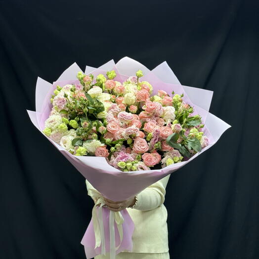 Микс букет розы и эустомы