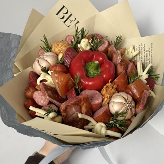 Гастрономический букет из колбасы и сыра