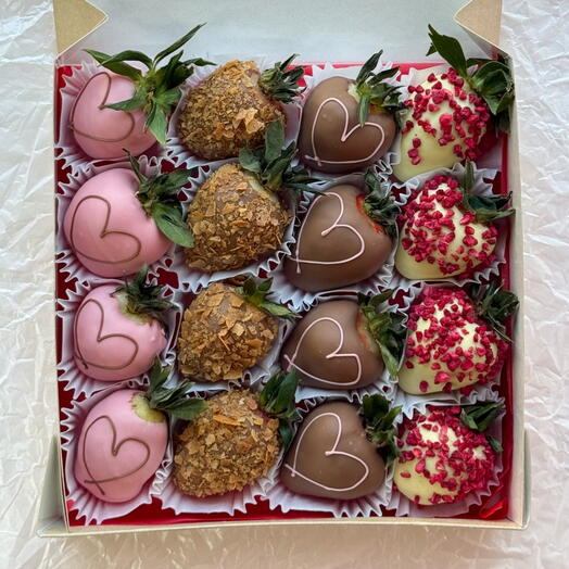 Клубника в шоколаде "Love", 16 ягод