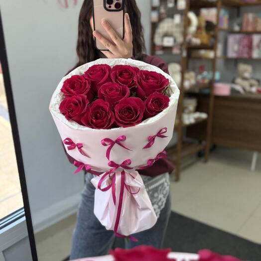 Букет из роз с бантиками