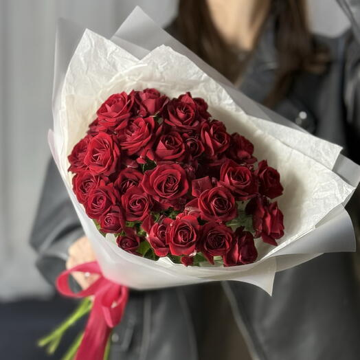 «Любовь» кустовые красные розы