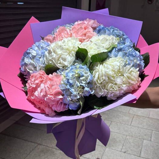 Букет из 13 гортензий микс 💐 большой нежный букет в упаковке из фоамирана