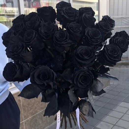 25 черных роз