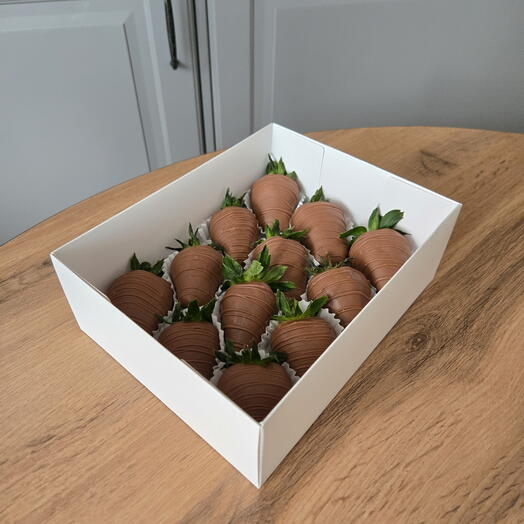Клубника в молочном шоколаде Callebaut