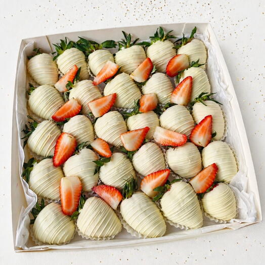 Клубника в белом шоколаде +свежая клубника