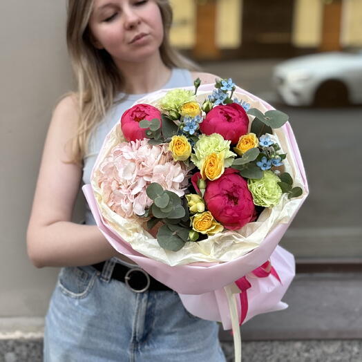 Дофаминовый букет с пионами
