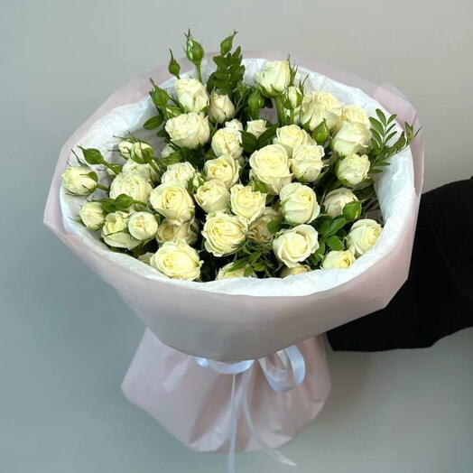 Букет из  9 белых кустовых  роз