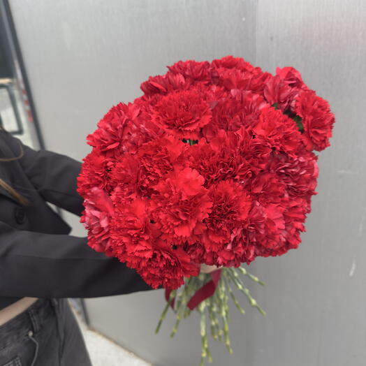 Букет из красных гвоздик 35 шт