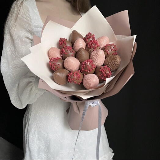 Клубника в шоколаде букет
