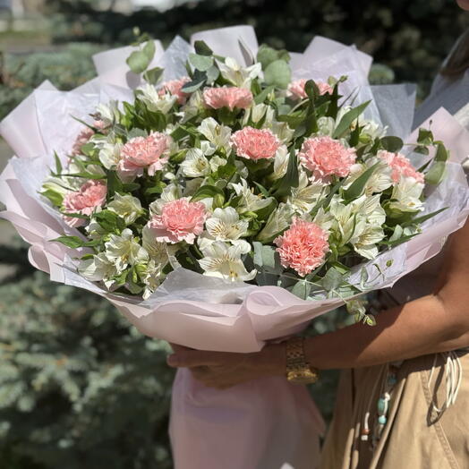 Диантусы и альстромерия