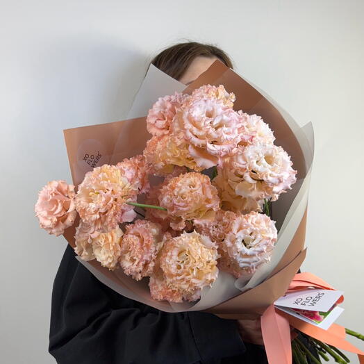 Букет из махровой эустомы от XOFLOWERS