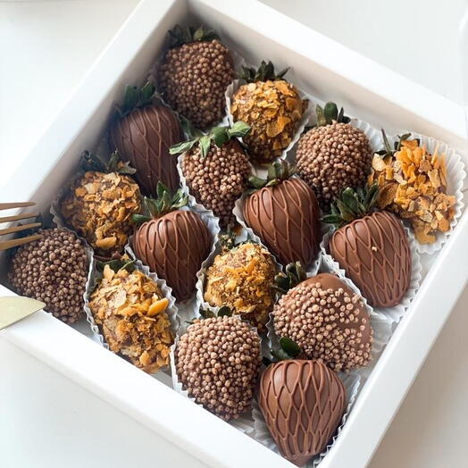 Клубничный бокс "Choco Fruit"