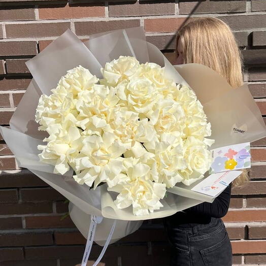 Букет из нежно-белых роз L